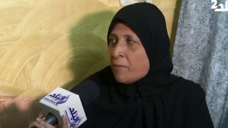 والدة أية ضحية زوجها 