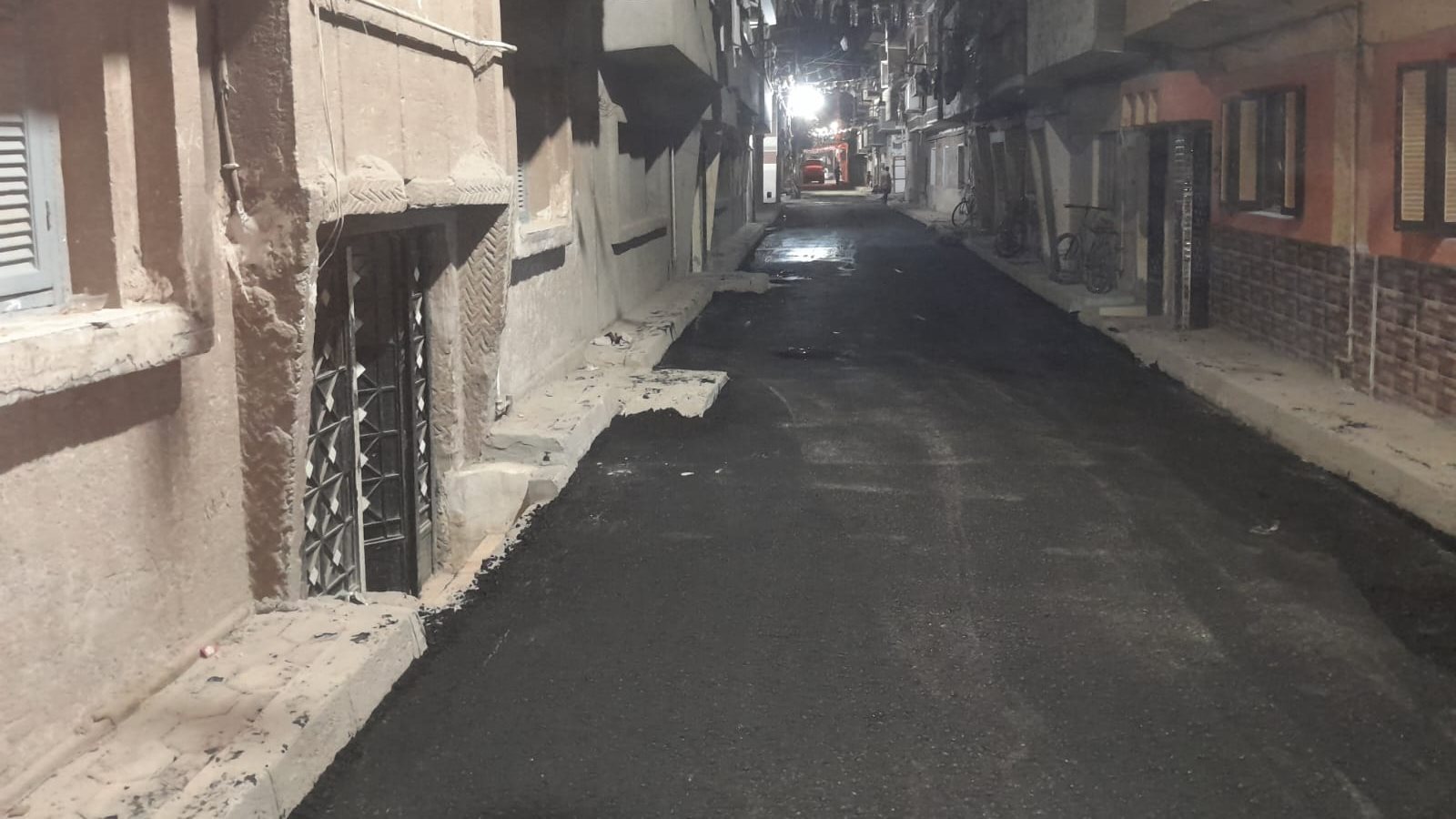 رصف الشوارع بحي شرق مدينة أسيوط 