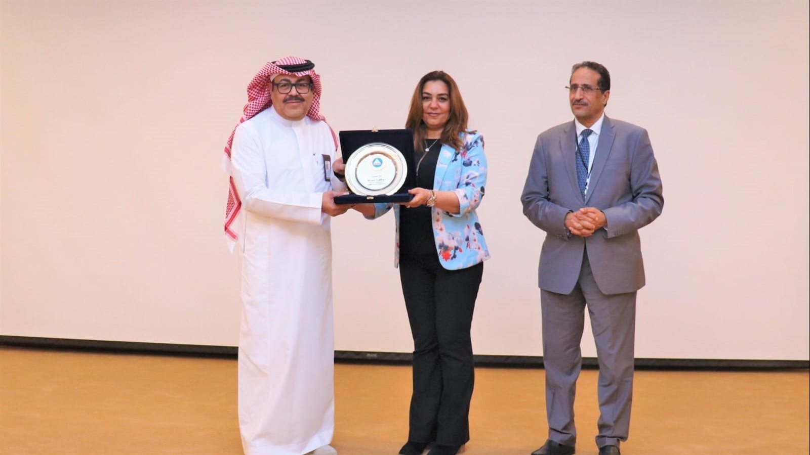 منال عوض