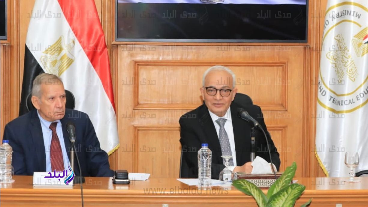 وزير التربية والتعليم ونائبه في الاجتماع اليوم