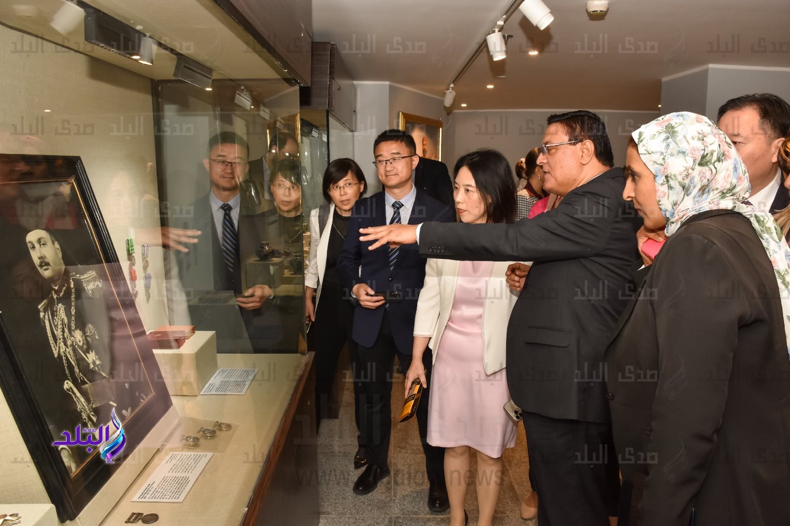 رئيس جامعة عين شمس يصطحب السفير الصيني في جولة بمتحف الزعفران5