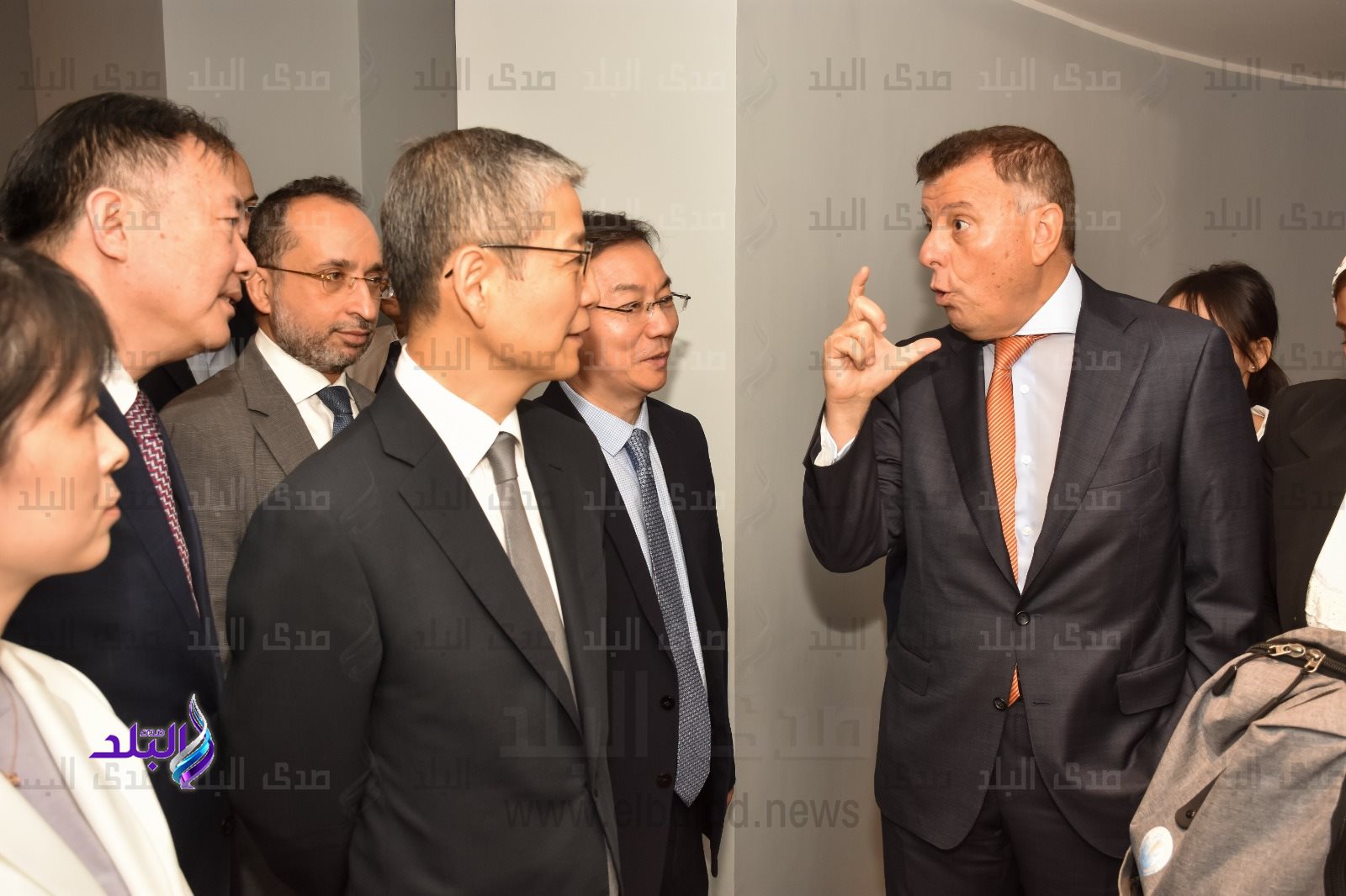رئيس جامعة عين شمس يصطحب السفير الصيني في جولة بمتحف الزعفران4