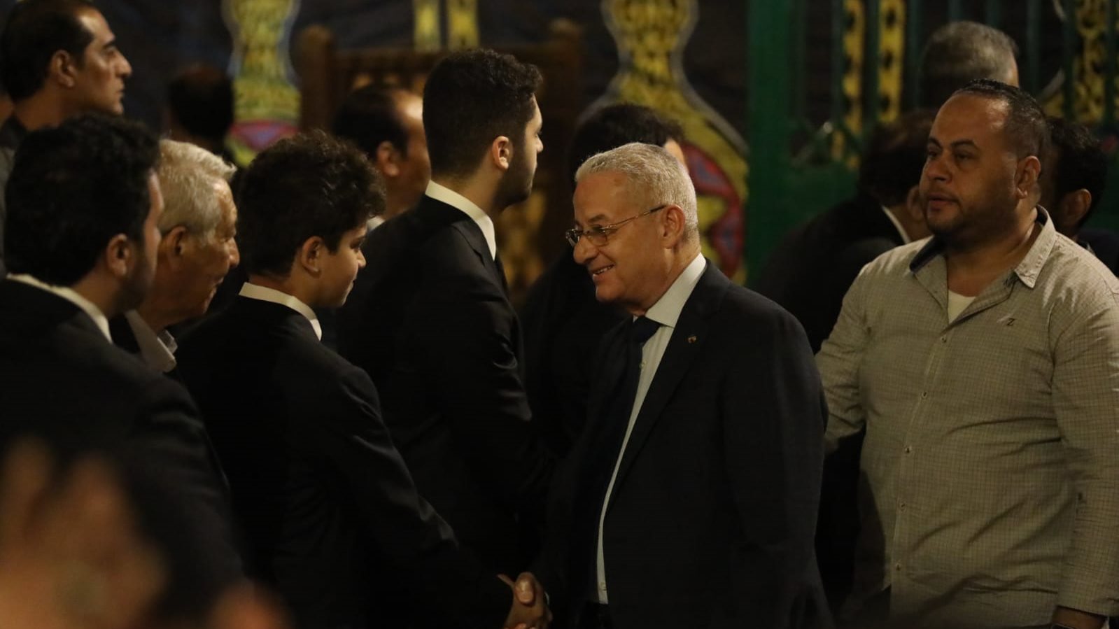 محسن صلاح يقدم واجب العزاء في شقيق محمد أبو العينين