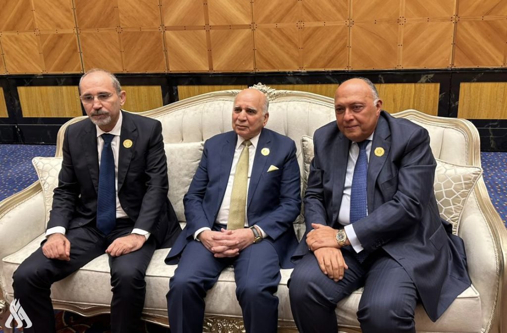 وزير الخارجية المصرية سامح شكري مع نظيره العراقي والأردني