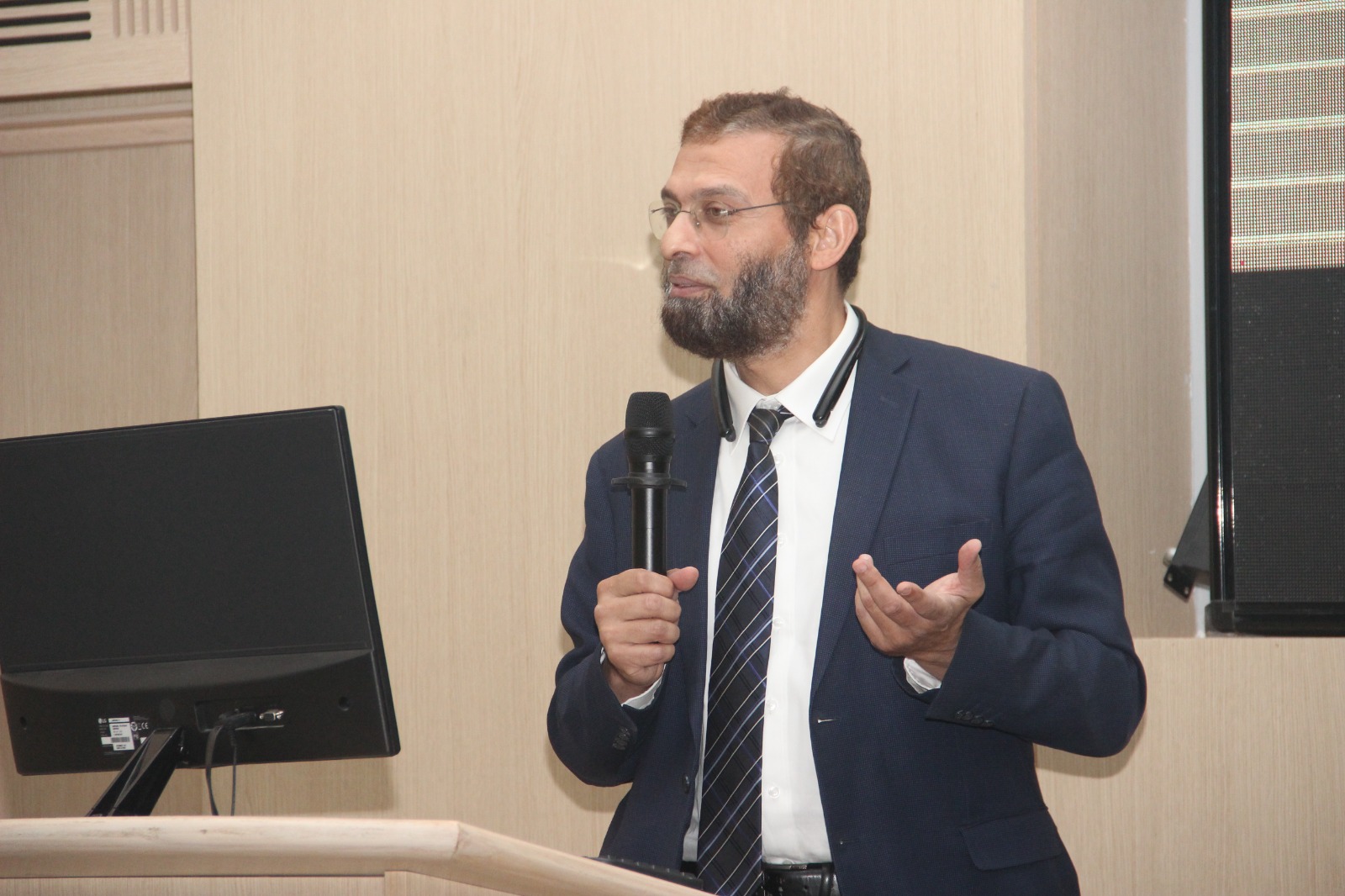 ندوة توعوية بطب عين شمس للأحتفال باليوم العالمى لضغط الدم