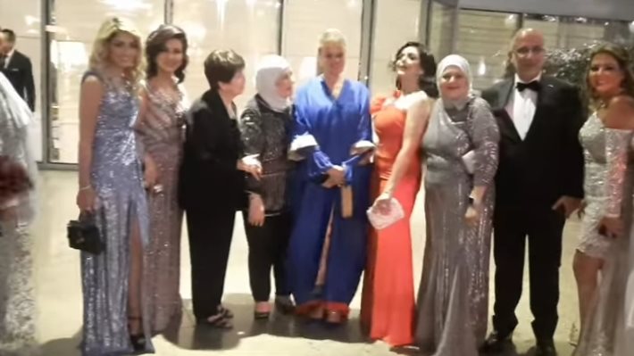 الفنانة يسرا