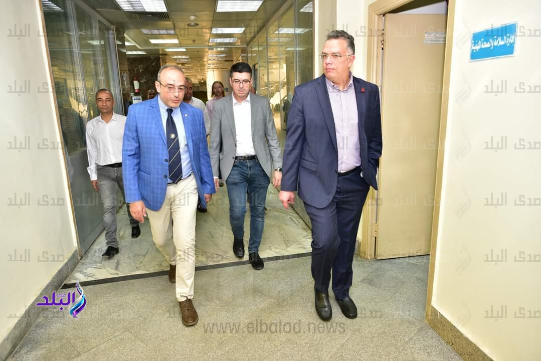 عقد إجتماع ختامي للطاقم الطبي الأنجليزي