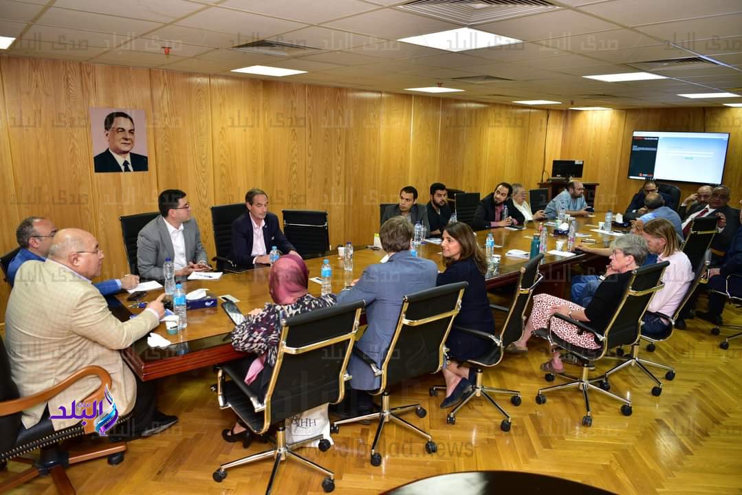 عقد إجتماع ختامي للطاقم الطبي الأنجليزي