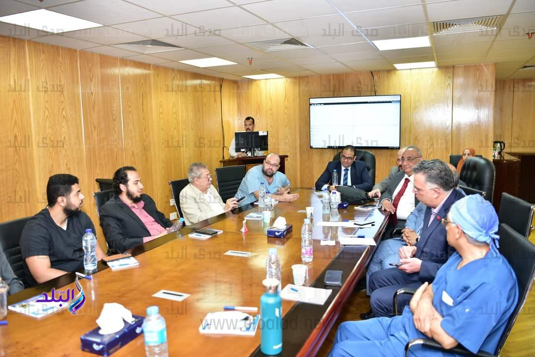 عقد إجتماع ختامي للطاقم الطبي الأنجليزي