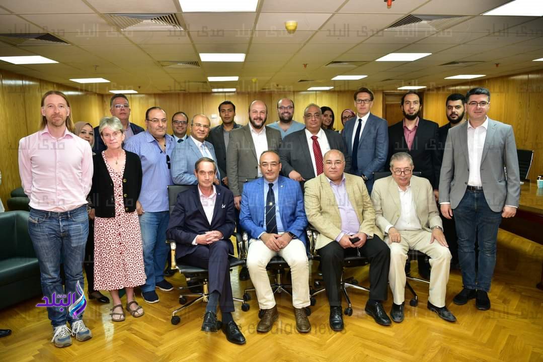 عقد إجتماع ختامي للطاقم الطبي الأنجليزي