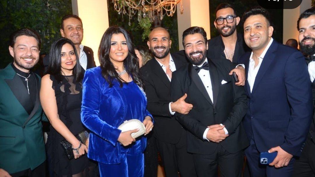 احمد زاهر وعدد من الفنانين 