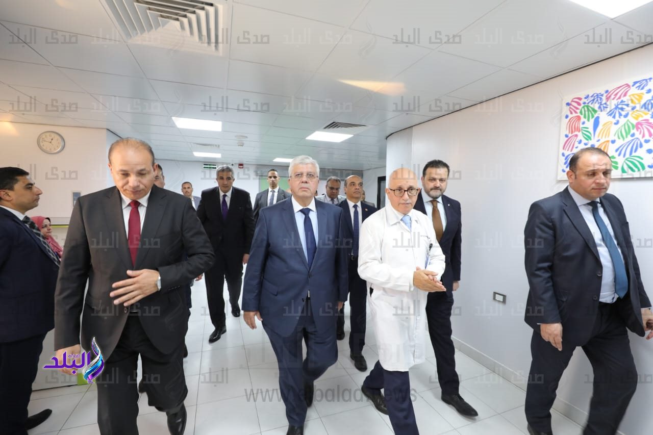 وزير التعليم العالي يفتتح ويتفقد عدة مشروعات طبية بالمستشفيات الجامعية 