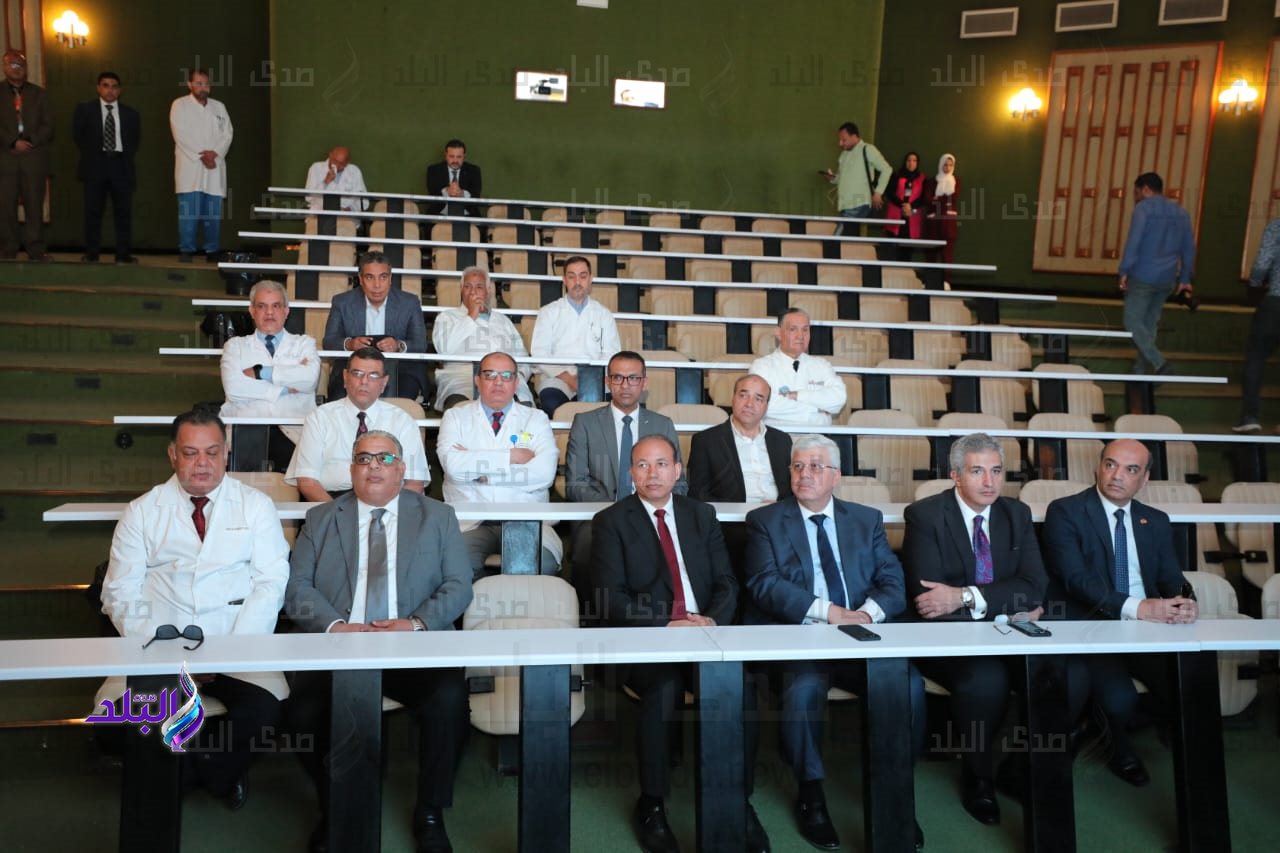 وزير التعليم العالي يفتتح ويتفقد عدة مشروعات طبية بالمستشفيات الجامعية 