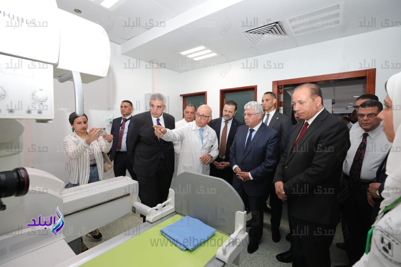 وزير التعليم العالي يفتتح ويتفقد عدة مشروعات طبية بالمستشفيات الجامعية 