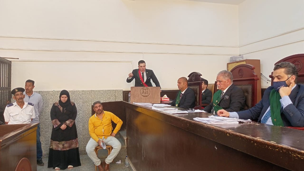 رئيس محكمة جنيات الفيوم أثناء النطق بالحكم