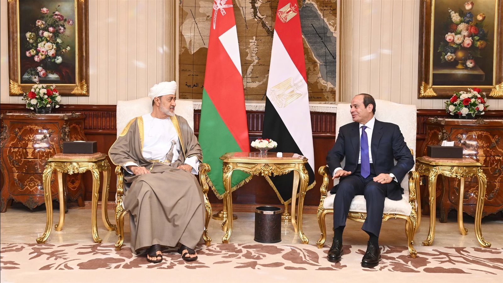 الرئيس السيسي مع سلطان عمان