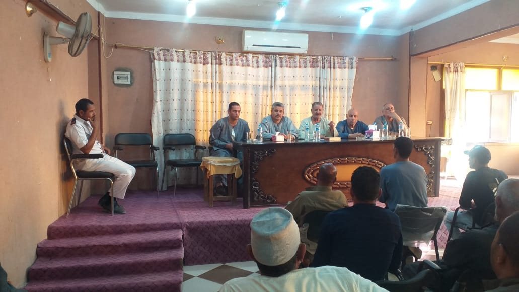 المحكمين بالجلسة