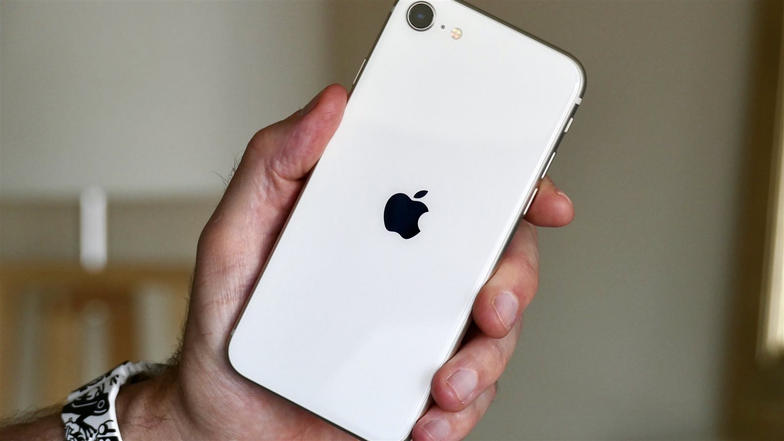 أرخص موبايل iPhone ..بأعلى مواصفات للكاميرا
