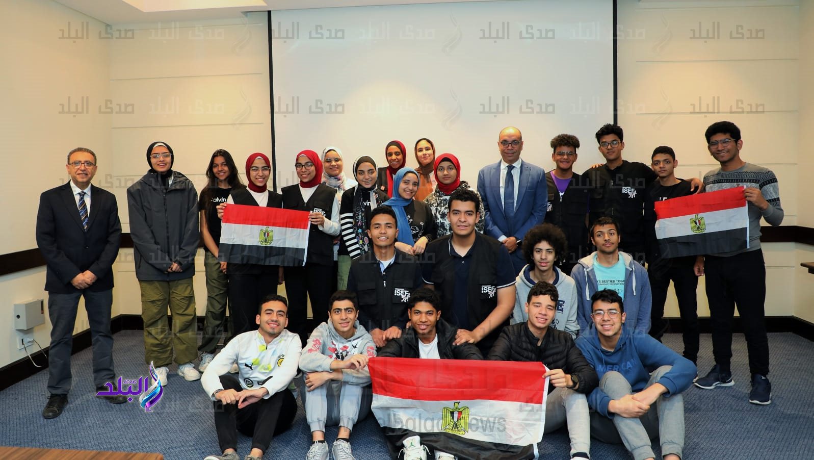 الطلاب المصريين الفائزين فى معرض 