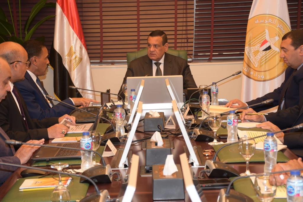 اجتماع وزير التنمية المحلية مع محافظ مطروح 