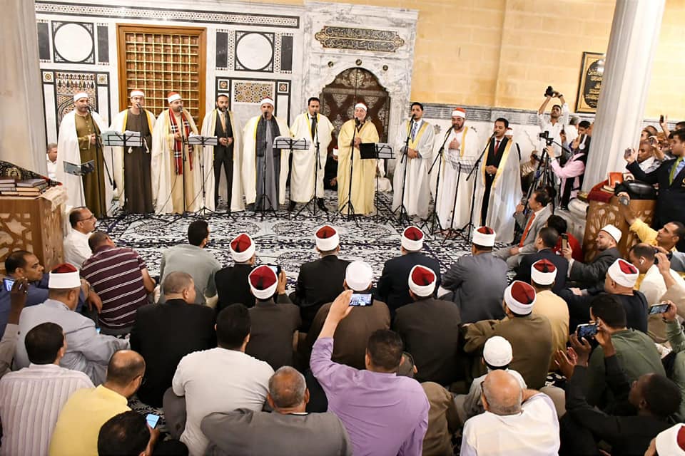 الاجتماع عقب الصلاة