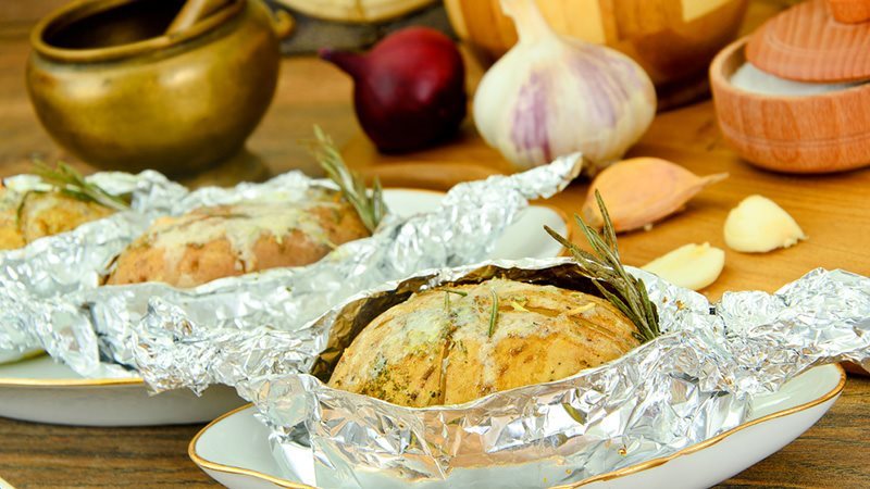 طريقة عمل بطاطس بالقصدير