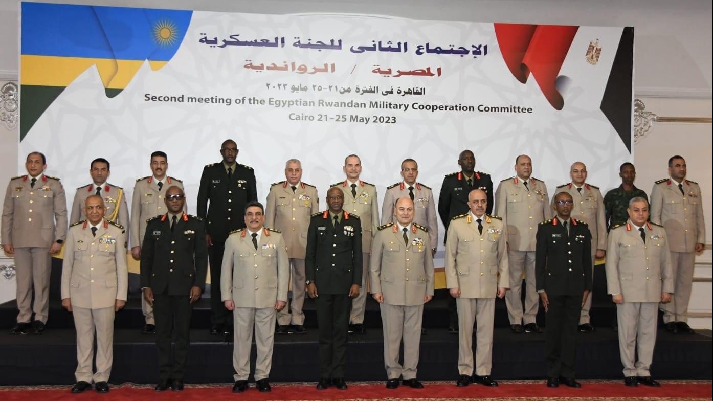 رئيس الأركان ونظيره الرواندي خلال الاجتماع المشترك