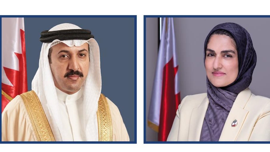 هالة الأنصاري والدكتور عبدالله بن أحمد آل خليفة