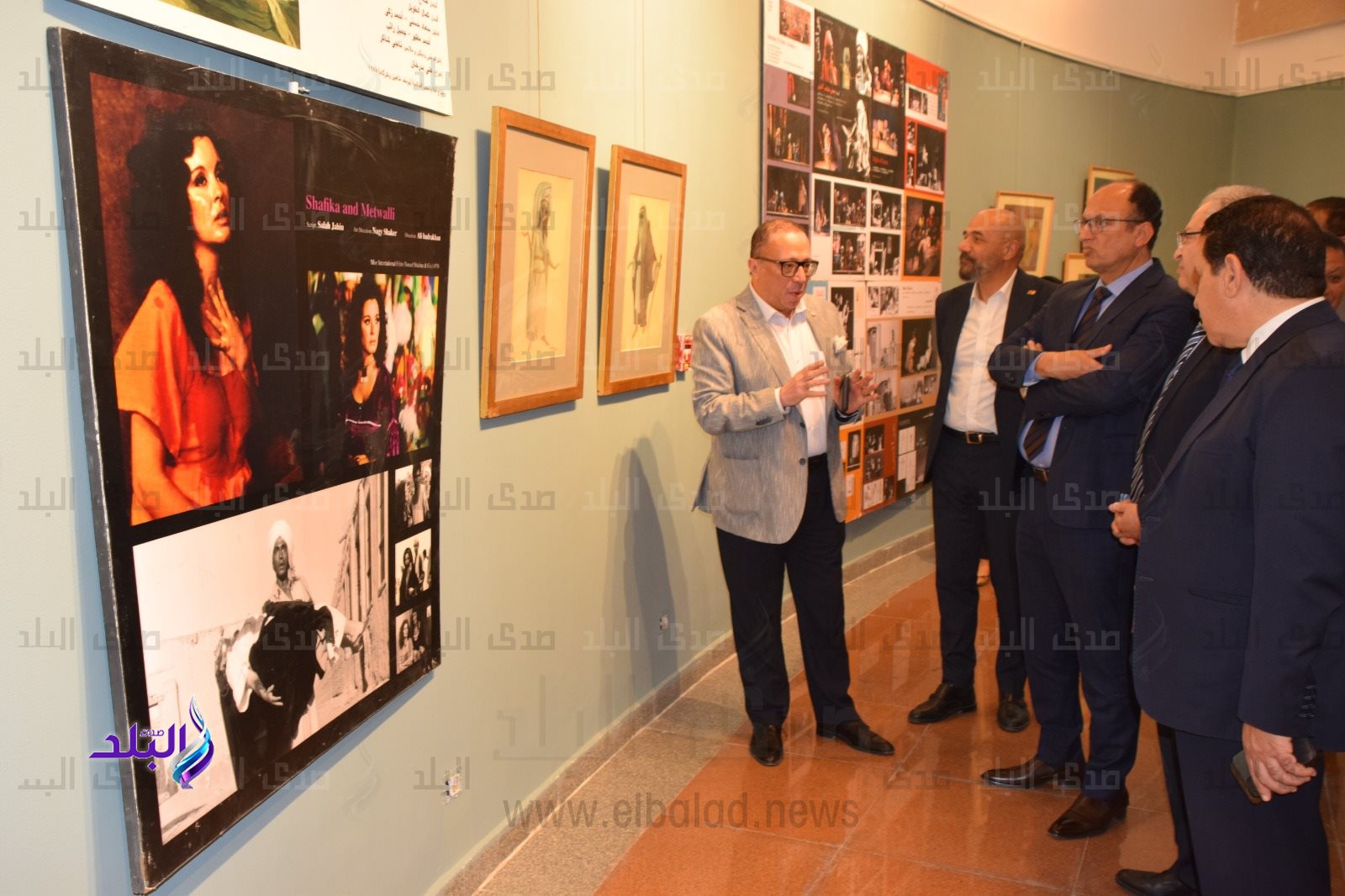 رئيس جامعة حلوان يفتتح معرض رحلة فن للفنان ناجي شاكر6