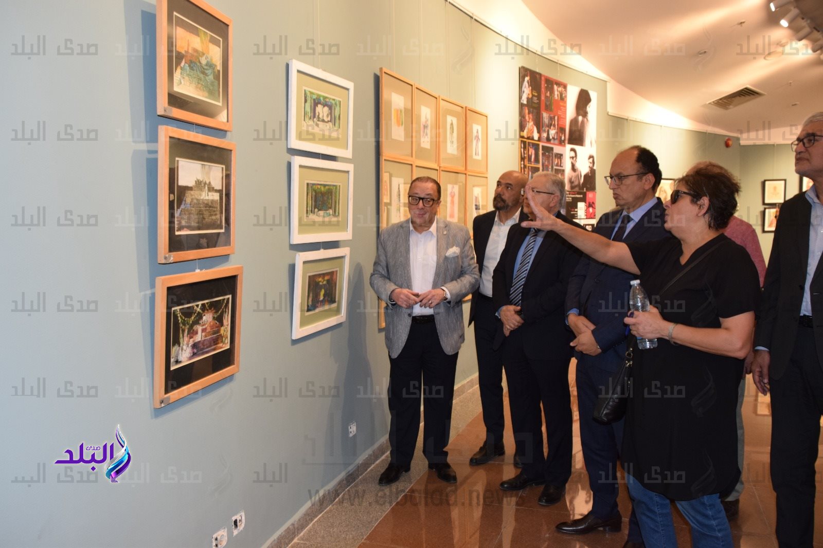 رئيس جامعة حلوان يفتتح معرض رحلة فن للفنان ناجي شاكر8