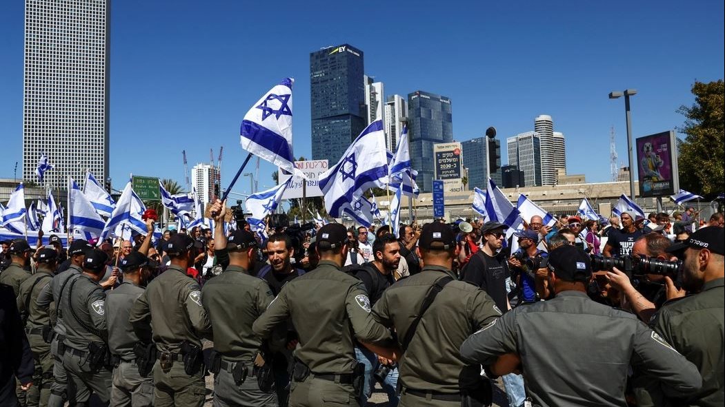 إسرائيليون يتظاهرون أمام منزل نتنياهو في القدس