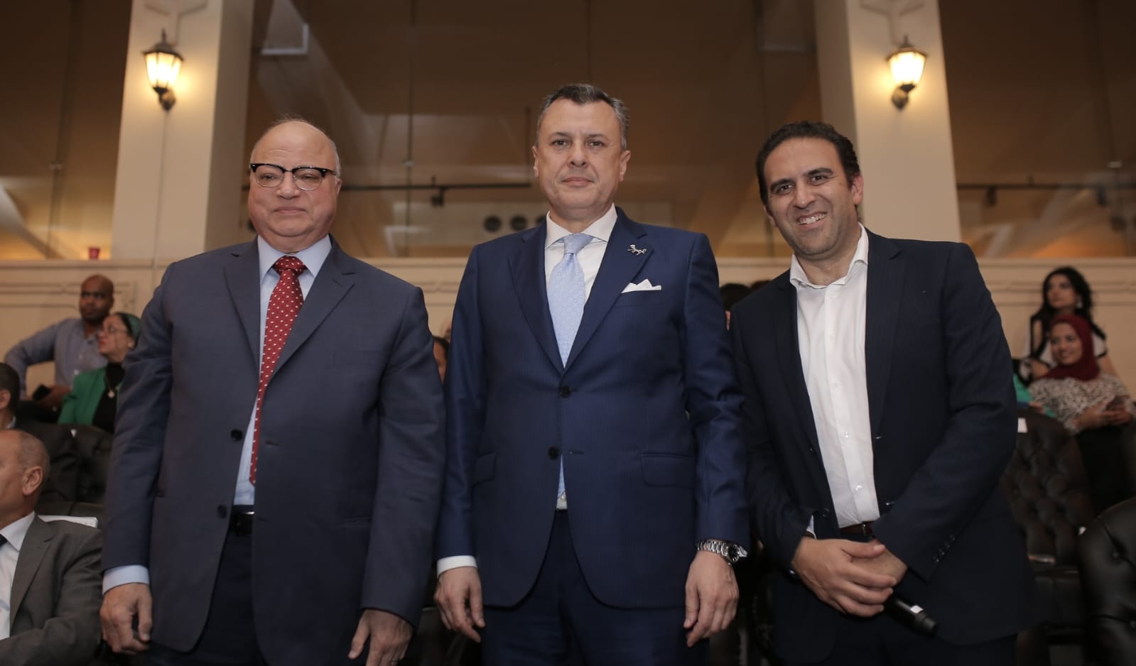 وزير السياحة والآثار 