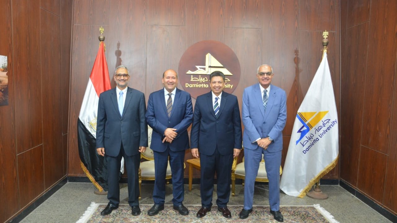 السفير هشام بدر المشرف العام علي جائزة مصر للتميز الحكومي