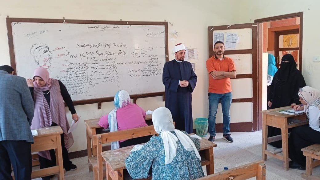 تفقد امتحانات الشهادة الإعدادية الأزهرية تفقد امتحانات الشهادة الإعدادية الأزهرية
