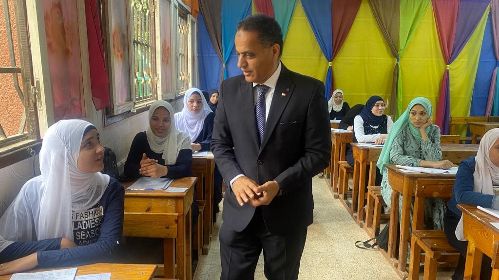 وكيل وزارة التربية والتعليم يتفقد لجان الدبلومات الفنية 