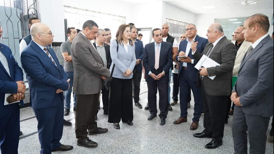 وزير التنمية المحلية أثناء زيارته إلى سيناء 