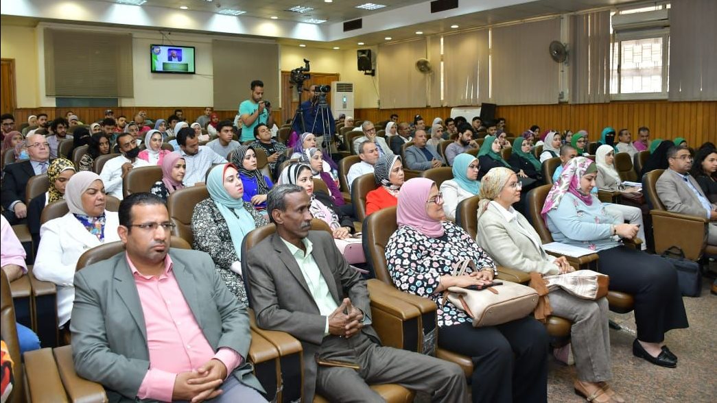 ندوة بجامعة القاهرة للتعريف بالمبادرة الوطنية للمشروعات الخض