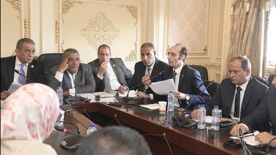 خلال اجتماع لجنة الصناعة 
