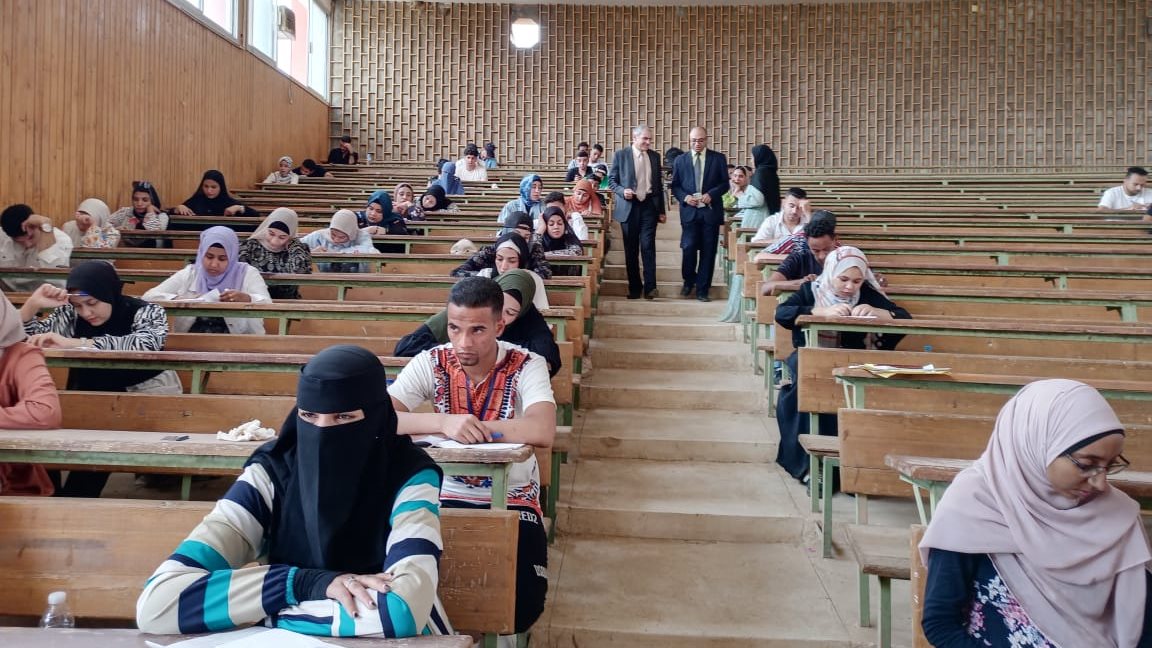 امتحانات كليات جامعة أسوان