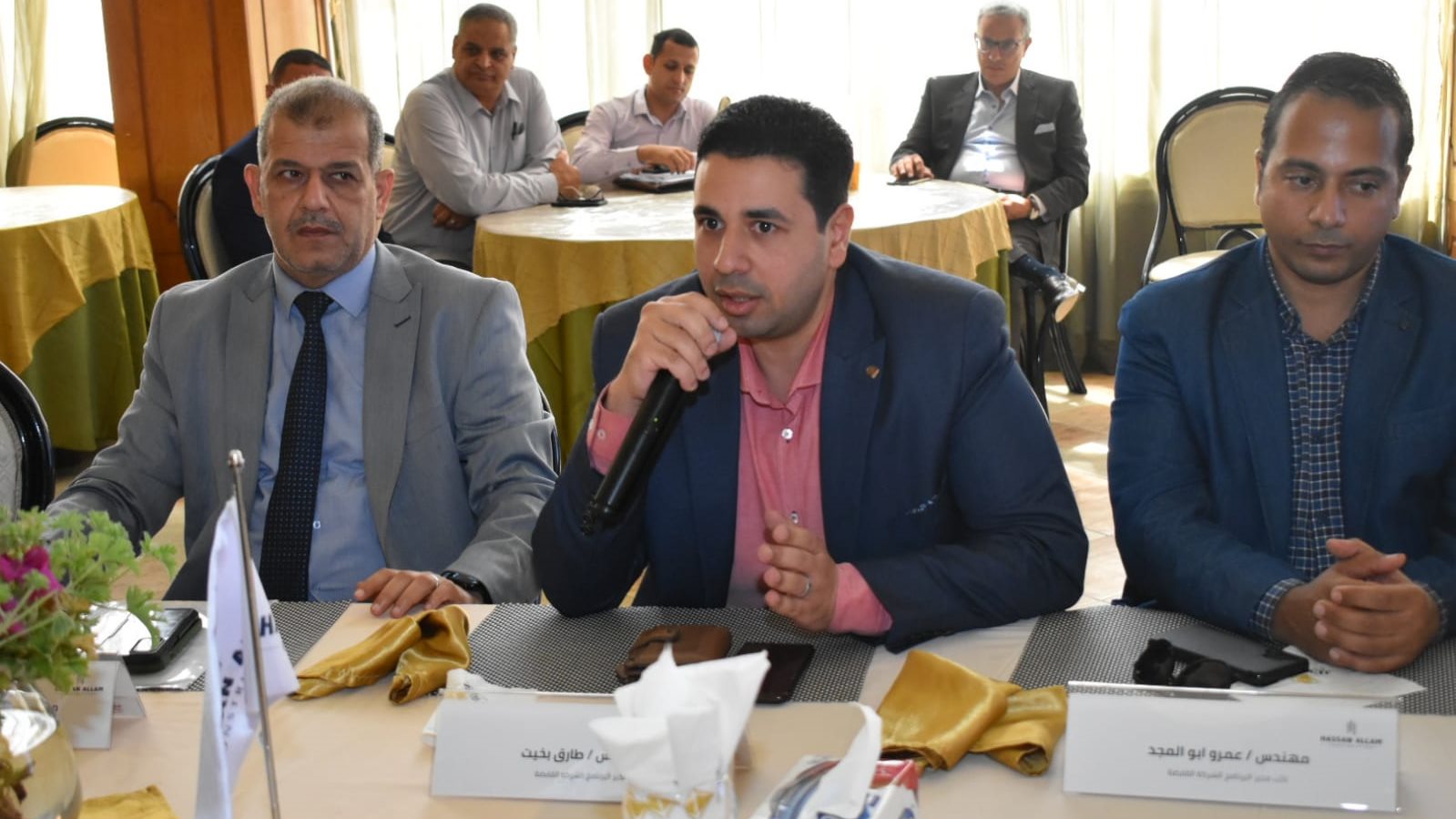 رئيس شركة مياه الشرب بالفيوم أثناء اللقاء