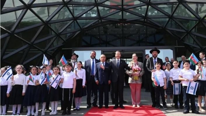 الرئيس الإسرائيلي يتجه الى أذربيجان