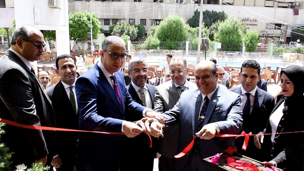 محافظ الفيوم ومساعد وزير العدل أثناء الافتتاح