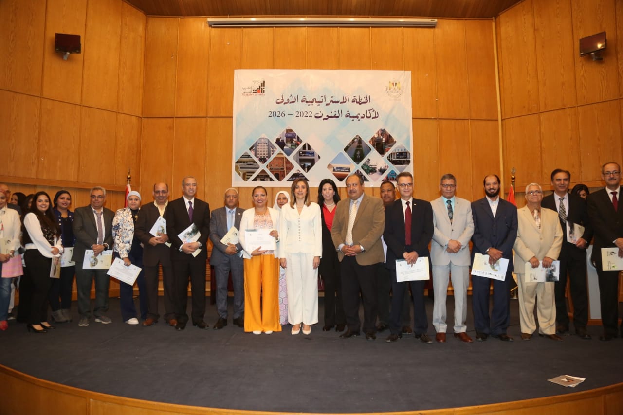 وزيرة الثقافة 