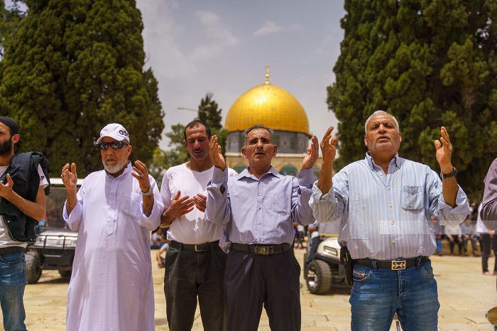 50 ألف فلسطيني يؤدون صلاة الجمعة في مسجد الأقصى