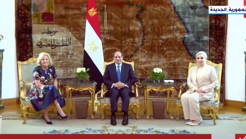 الرئيس السيسي والسيدة انتصار يرحبان بـ جيل بايدن