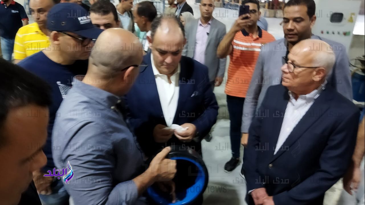 وزير الصناعة يشيد بمستوى مصنع إطارات السيارات جنوب بورسعيد