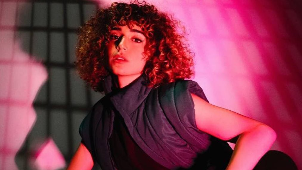 نجمة البوب شانا