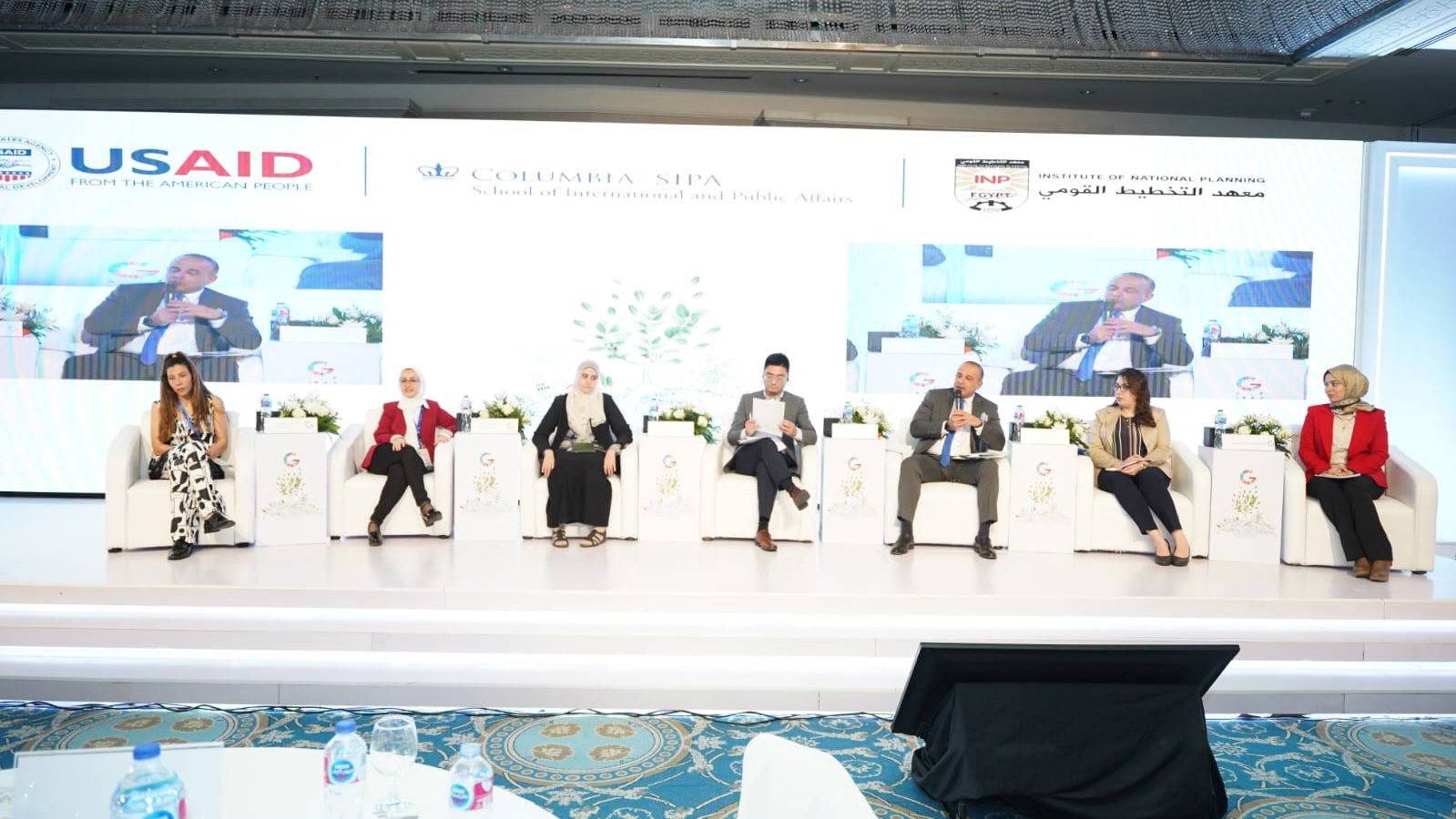 خلال المؤتمر