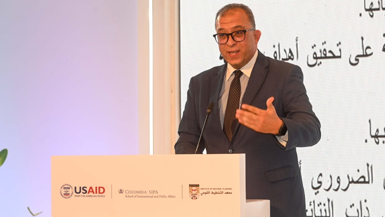 الدكتور أشرف العربي