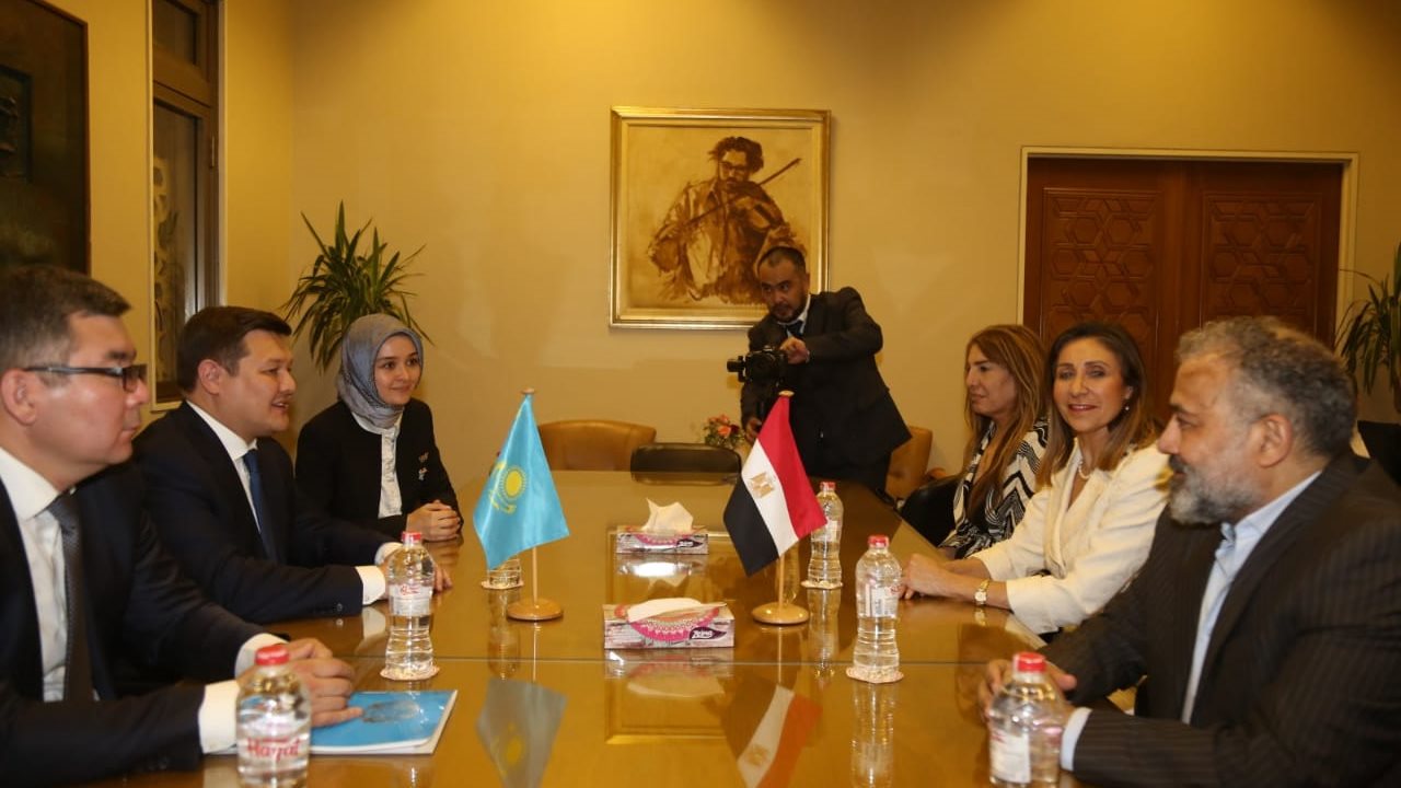 وزيرة الثقافة